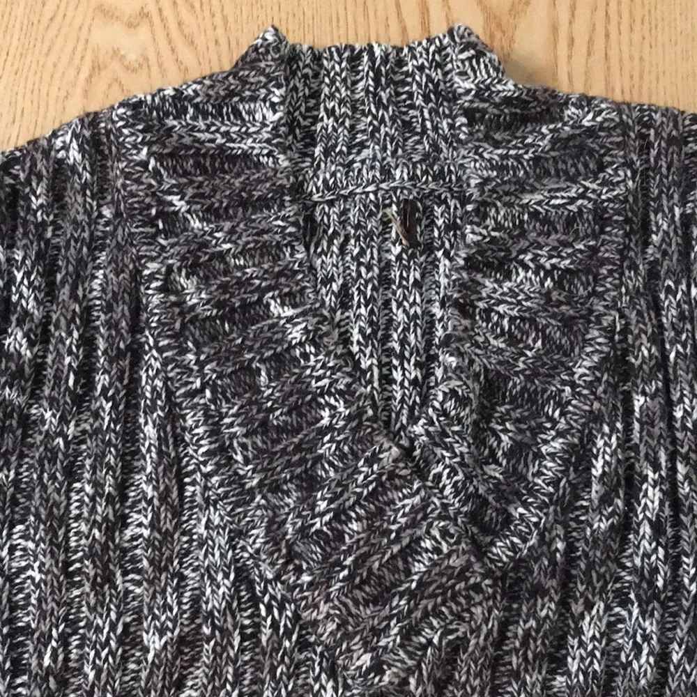 Women's Grey Black White Marled V-Neck Sweater Large Ribbed Size Small